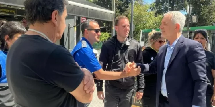 Alak desplegó un mega operativo para bloquear a manteros del microcentro de La nota