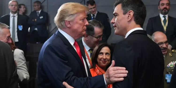 La Administración Trump exige a España incrementar el gasto en defensa en su primer besuqueo con el Gobierno
