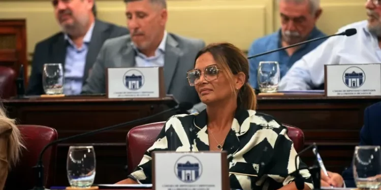 Los trolls de Santiago Caputo complicaron la campaña de Amalia Granata y se le punto el bloque a horas de las elecciones