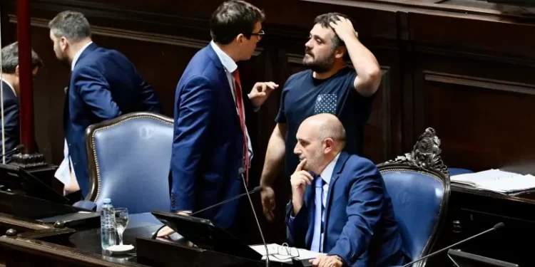 La normativa postergó la suspensión de las PASO en la provincia y hay máxima tensión en el peronismo