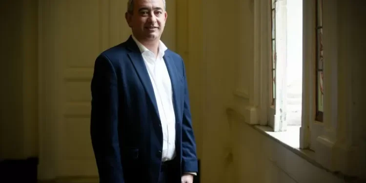 El intendente de Rosario denunció una organización de trolls libertarios con empresarios truchos para ensamblar fake news